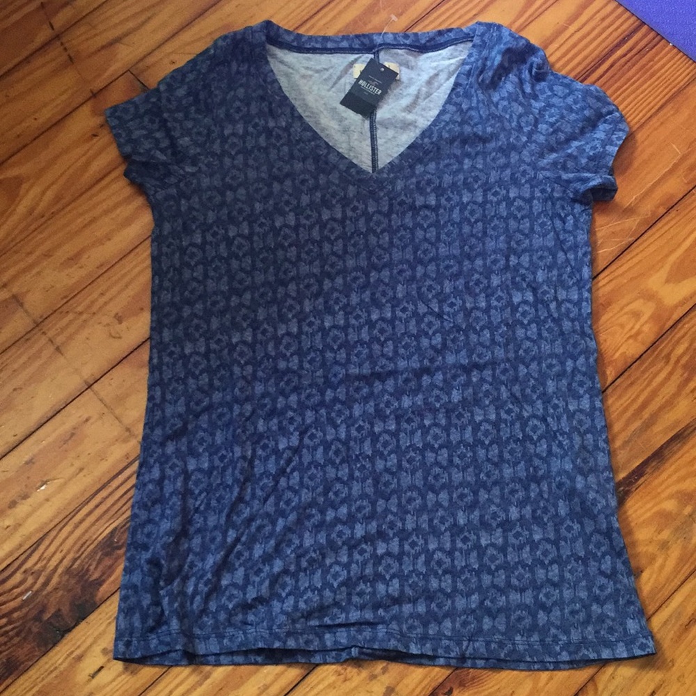 Hollister sz L v-neck tee NWT